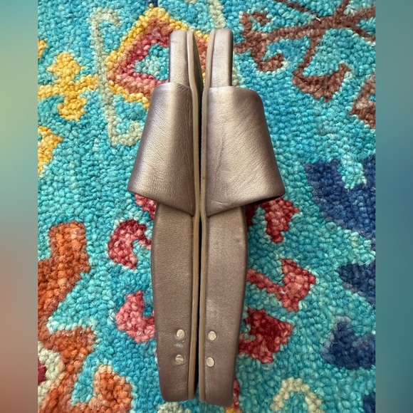 Beek Gallito Slide Sandals Leather Slip On- 9. Worn twice. EUC. Gorgeous bronze! - Picture 3 of 5
